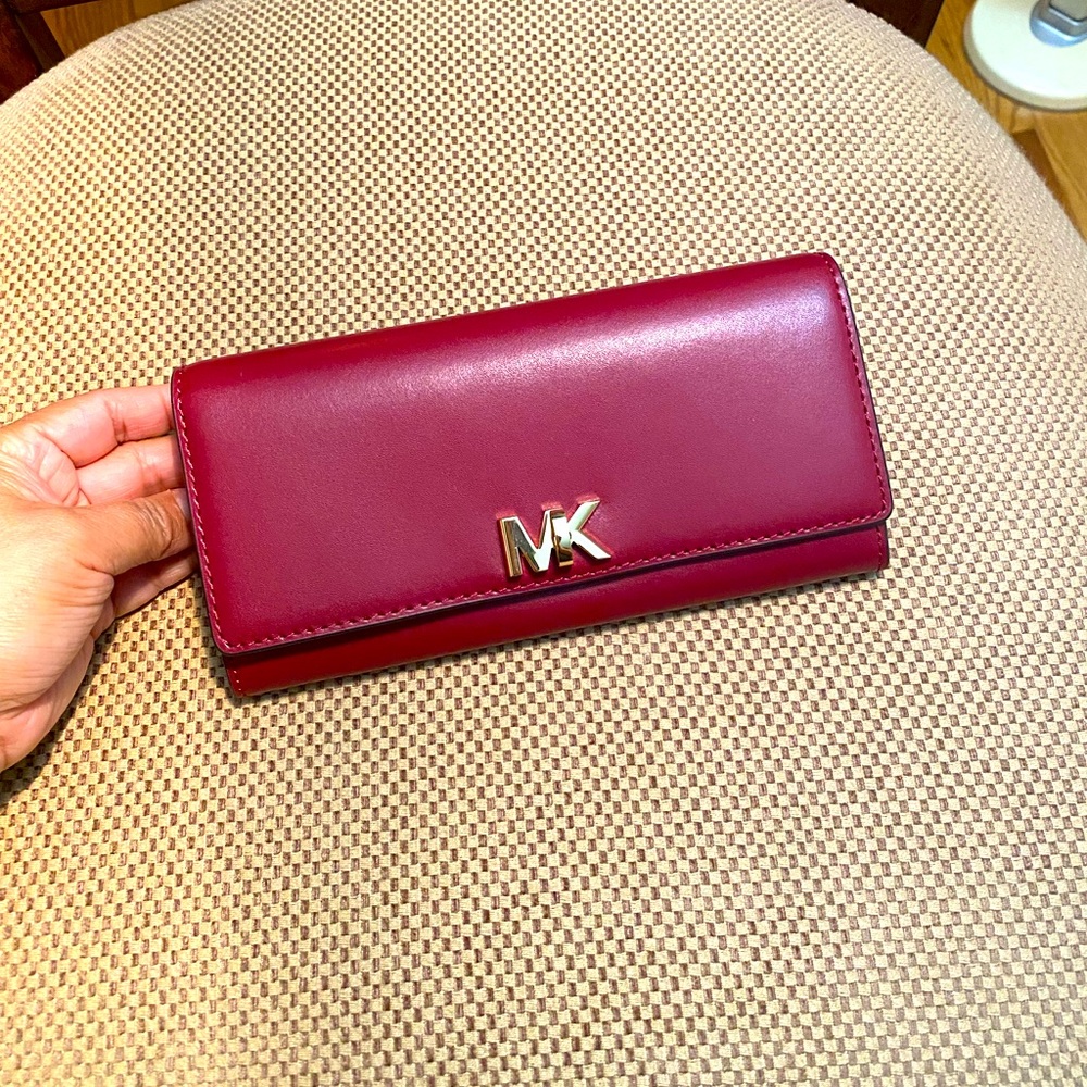 Michael Kors Mott Large Carryall Leather Wallet